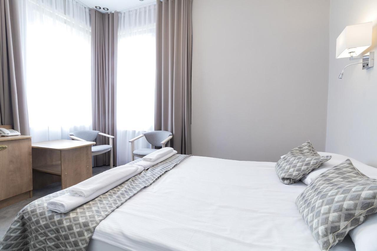 Hotel Jan Sander Александрув-Лудзки Экстерьер фото
