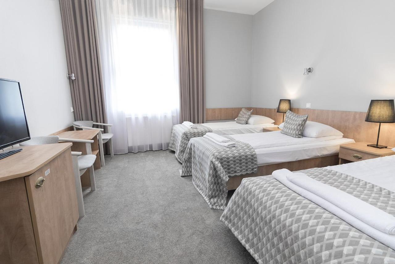Hotel Jan Sander Александрув-Лудзки Экстерьер фото