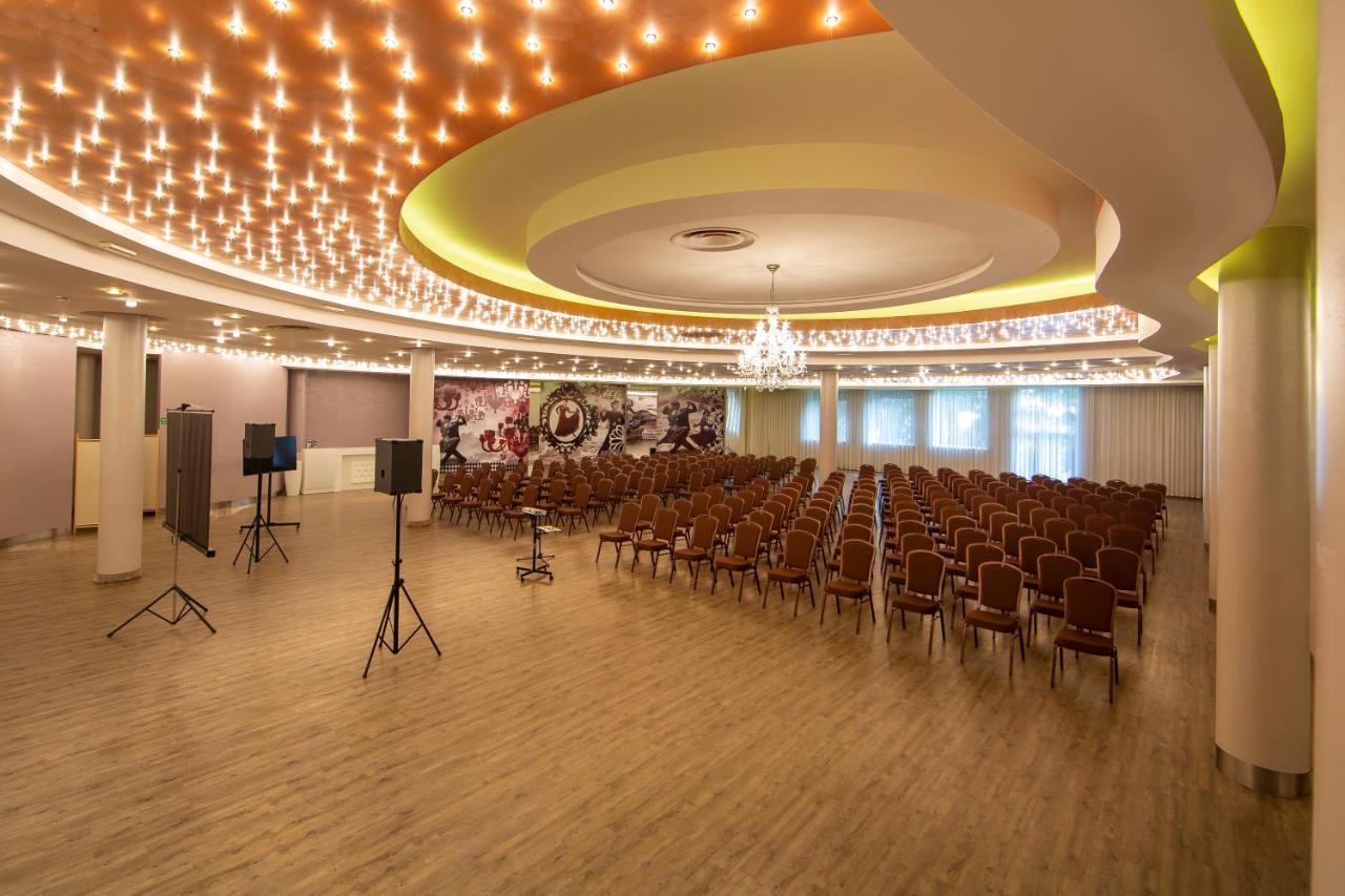 Hotel Jan Sander Александрув-Лудзки Экстерьер фото