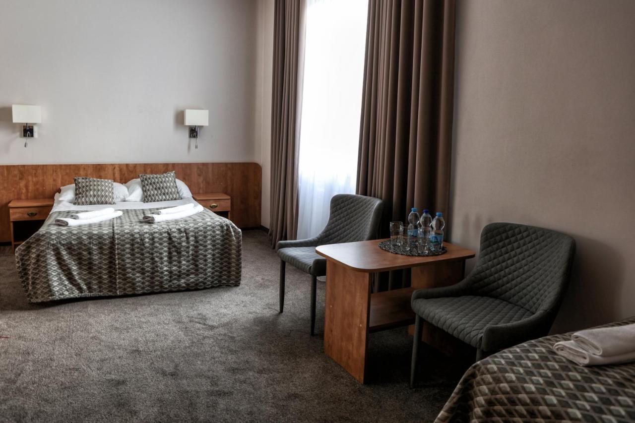 Hotel Jan Sander Александрув-Лудзки Экстерьер фото