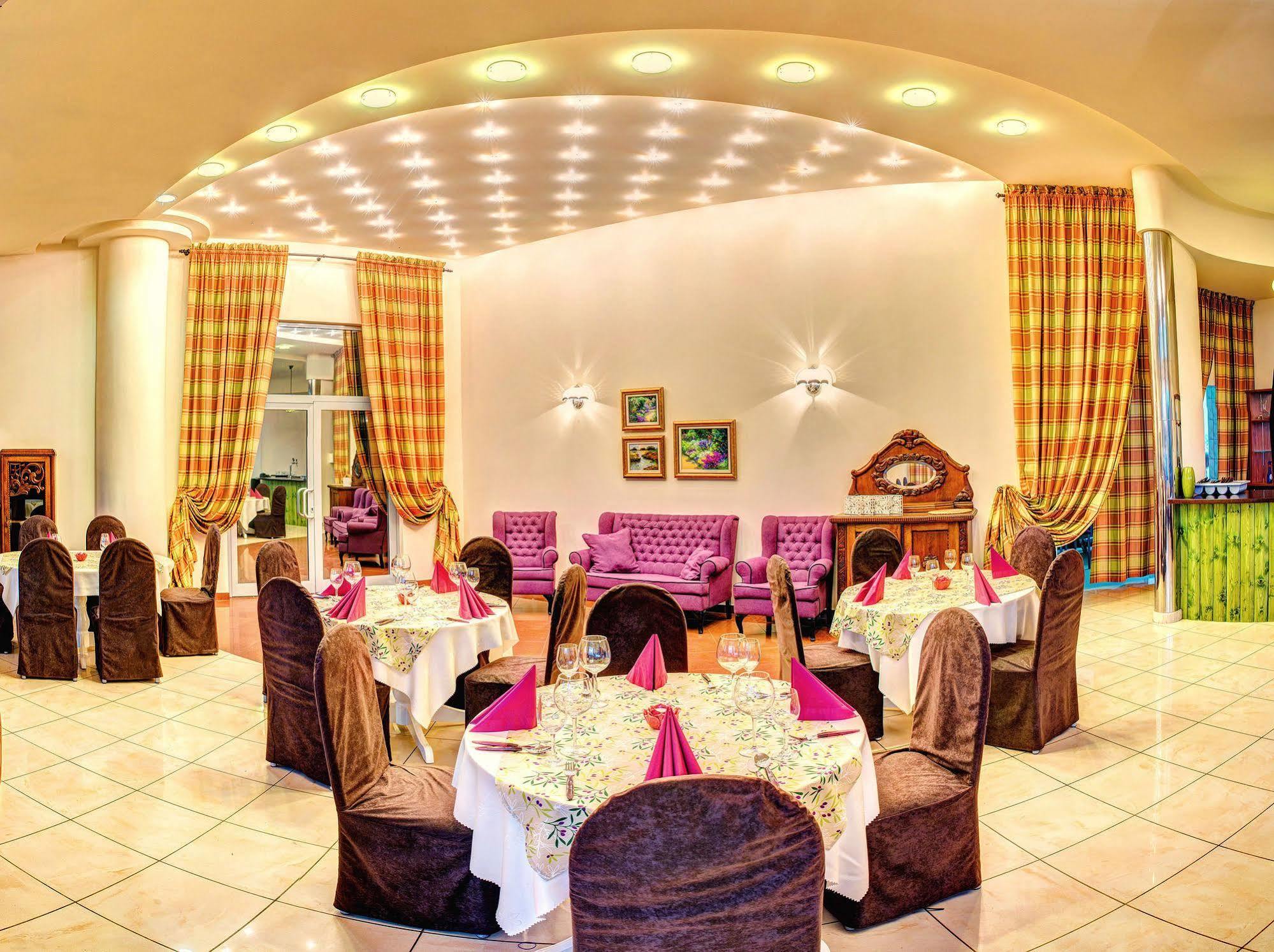 Hotel Jan Sander Александрув-Лудзки Экстерьер фото