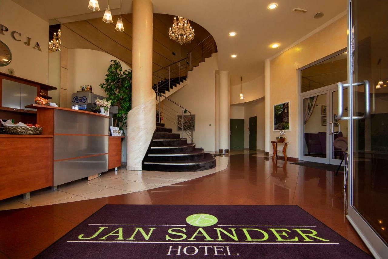 Hotel Jan Sander Александрув-Лудзки Экстерьер фото